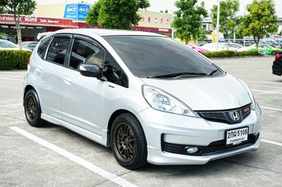 2013 Honda JAZZ 1.5 JP