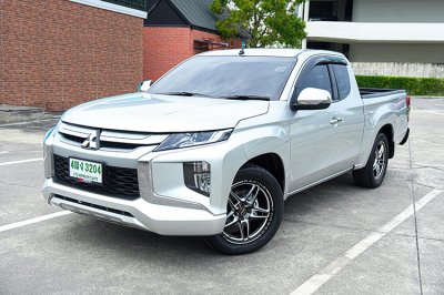 2022 Mitsubishi Triton 2.5 GLX Mega Cab