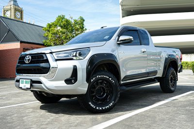 2023 Toyota Hilux Revo 2.4 Smart Cab Prerunner Mid