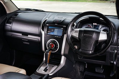 2015 Isuzu MU-X 3.0 DVD Navi