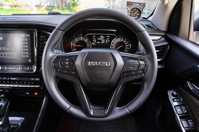 2023 ISUZU MU-X 1.9 ELEGANT
