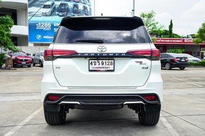 2019 TOYOTA FORTUNER 2.8 TRD SPORTIVO BLACK TOP 4WD