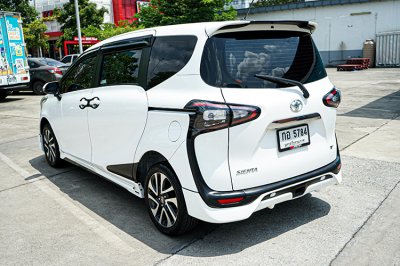 2020 Toyota Sienta 1.5 V