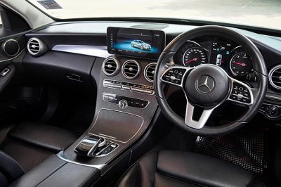 2019 BENZ C220d 2.0 AVANTGARDE W205