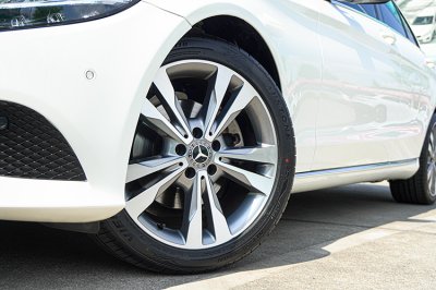 2019 BENZ C220d 2.0 AVANTGARDE W205
