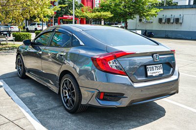 2017 Honda CIVIC 1.8 FC  E Sedan