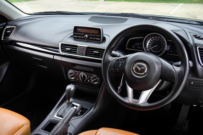 2016 Mazda 3 2.0 (ปี 14-18) E Sedan