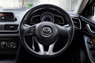 2016 Mazda 3 2.0 (ปี 14-18) E Sedan