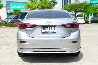 2016 Mazda 3 2.0 (ปี 14-18) E Sedan