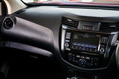 2024 NISSAN NAVARA 2.3 E MT KING CAB CALIBRE