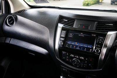 2022 Nissan Navara 2.3 KING CAB Calibre V
