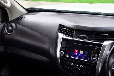 2022 Nissan Navara 2.3 KING CAB Calibre V