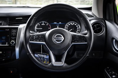 2022 Nissan Navara 2.3 KING CAB Calibre V