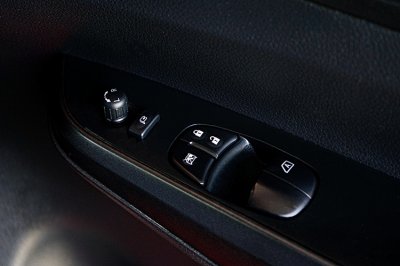 2024 NISSAN NAVARA 2.3 E MT KING CAB CALIBRE
