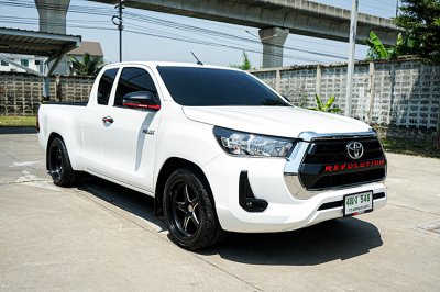 2023 Toyota Hilux Revo Z Edition Entry