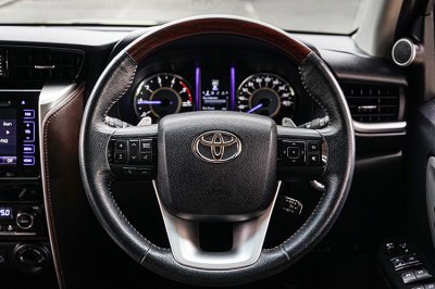 2017 Toyota Fortuner 2.4 V SUV