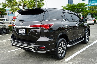 2017 Toyota Fortuner 2.4 V SUV