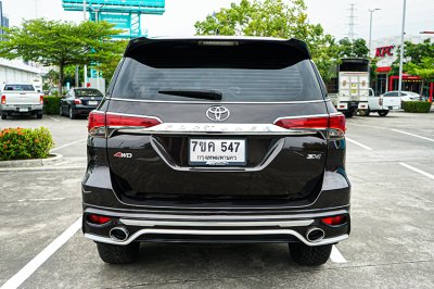 2017 Toyota Fortuner 2.4 V SUV