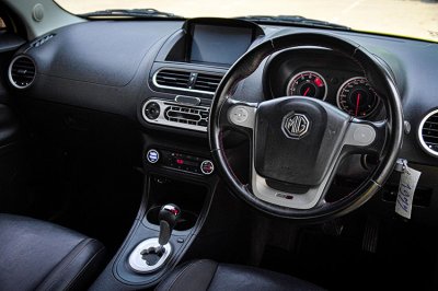 2016 MG 3 1.5 X SUNROOF