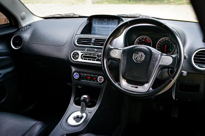 2016 MG 3 1.5 X SUNROOF