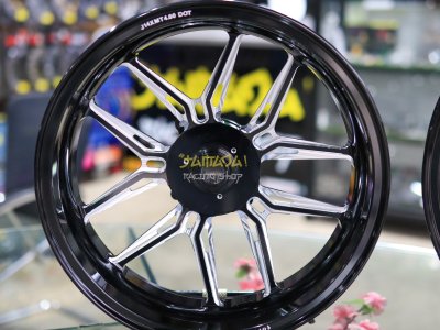 ล้อ CNC HOLA 10 ก้าน สำหรับ FORZA 350