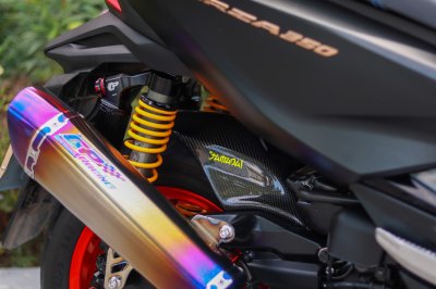 กันดีดคาร์บอนผ้า"Italy" ลาย2เงา สำหรับ FORZA350 ปี2023-ปัจจุบัน