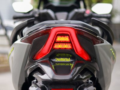 บังโคลนท้ายคาร์บอนลาย2 FORZA 350 ปี2023-ปัจจุบัน