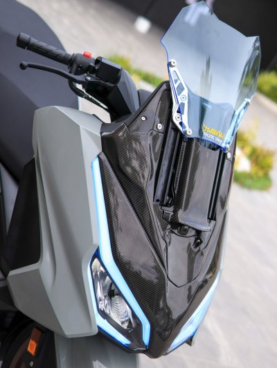 หลังชิวคาร์บอนผ้า"Italy" ลาย2เงา สำหรับ FORZA350 ปี2023-ปัจจุบัน