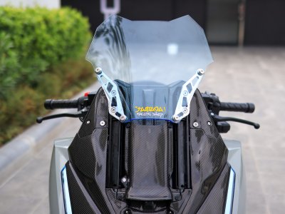 หลังชิวคาร์บอนผ้า"Italy" ลาย2เงา สำหรับ FORZA350 ปี2023-ปัจจุบัน