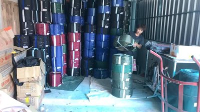 จำหน่ายขายส่ง ผ้าร่มชนิดเบาบาง F 001 หน้า 2 | 3 | 4 | 5 | 6 | 7 | 8 | สายผ้าท่อผ้าร่มเคลือบกันน้ำ ใช้สวมปาห่อพญานา