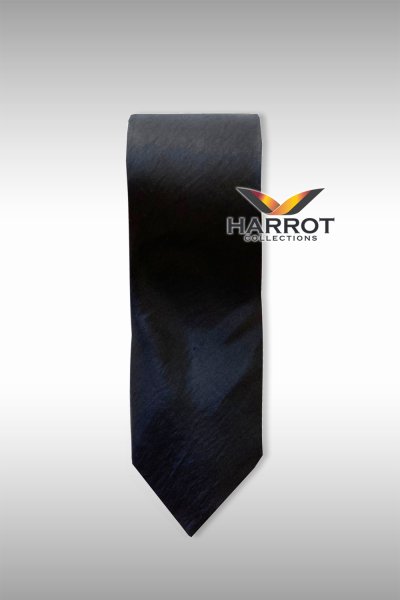 เนคไท เป็นแบบผูกเอง