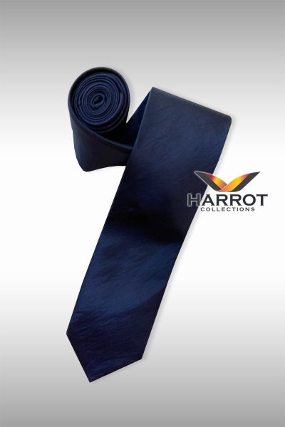 เนคไท เป็นแบบผูกเอง