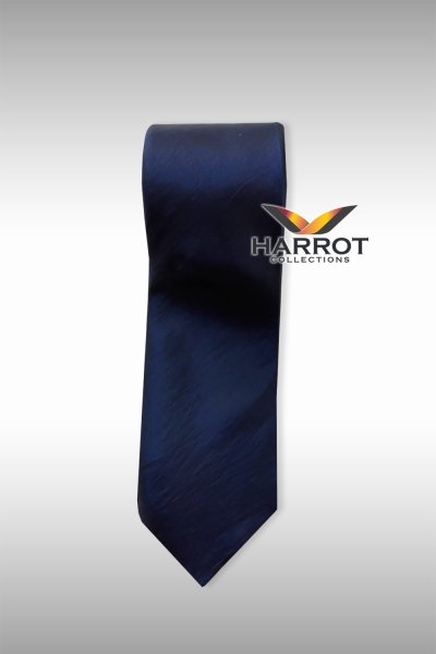 เนคไท เป็นแบบผูกเอง