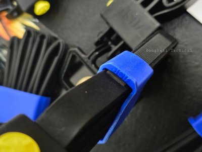 ASP Tri-Fold มาพร้อมกับตัวเก็บสาย ASP Thin Blue Line