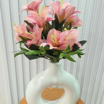 ดอกลิลลี่ปลอมกระถางโดนัท Artificial Lily in Donut plastic pot