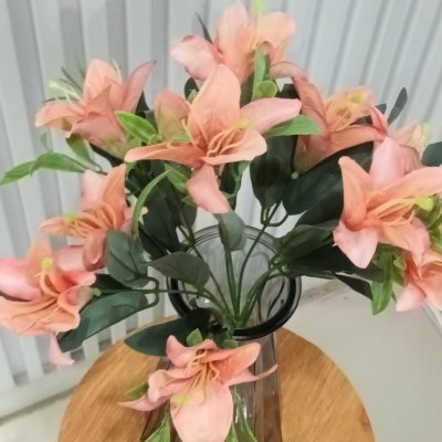 ดอกลิลลี่ปลอมดอกไม้ประดิษฐ์ 10 ดอกต่อช่อ โทนสีเดียว แจกันแก้วทรงสูง Artificial Lily flowers
