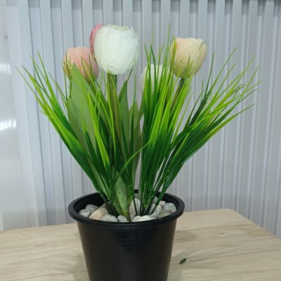 ดอกทิวลิปปลอมดอกไม้ประดิษฐ์ในตะกร้าหวาย 5 นิ้ว Artificial tulip flowers in a wicker basket.