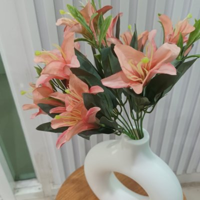 ดอกลิลลี่ปลอมกระถางโดนัท Artificial Lily in Donut plastic pot