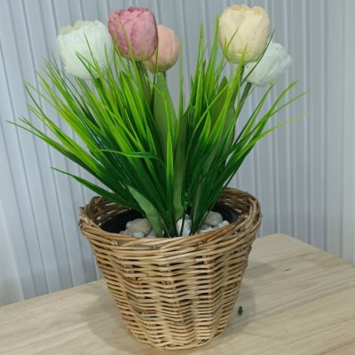 ดอกทิวลิปปลอมดอกไม้ประดิษฐ์ในตะกร้าหวาย 5 นิ้ว Artificial tulip flowers in a wicker basket.