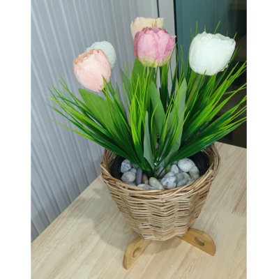 ดอกทิวลิปปลอมดอกไม้ประดิษฐ์ในตะกร้าหวาย 5 นิ้ว Artificial tulip flowers in a wicker basket.