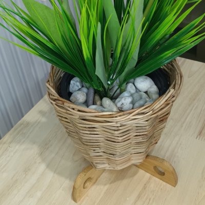 ดอกทิวลิปปลอมดอกไม้ประดิษฐ์ในตะกร้าหวาย 5 นิ้ว Artificial tulip flowers in a wicker basket.