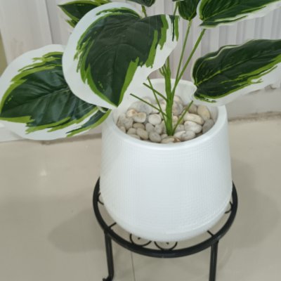 ต้นไม้ปลอมประดิษฐ์ใบลายสวยกระถางเบลล่า 7 นิ้วขาตั้ง Artificial tree in a Bella pot with a stand