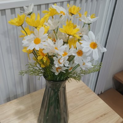 ดอกเดซี่ก้านปลอมดอกไม้ประดิษฐ์ 10 กิ่งต่อช่อ โทนสองสี แจกันแก้วทรงสูง Artificial daisy flowers