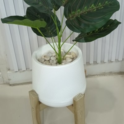 ต้นไม้ปลอมประดิษฐ์ใบลายสวยกระถางเบลล่า 7 นิ้วขาตั้ง Artificial tree in a Bella pot with a stand