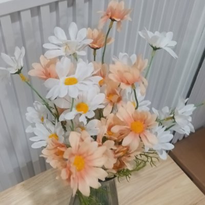 ดอกเดซี่ก้านปลอมดอกไม้ประดิษฐ์ 10 กิ่งต่อช่อ โทนสองสี แจกันแก้วทรงสูง Artificial daisy flowers