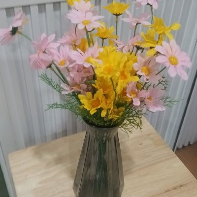 ดอกเดซี่ก้านปลอมดอกไม้ประดิษฐ์ 10 กิ่งต่อช่อ โทนสองสี แจกันแก้วทรงสูง Artificial daisy flowers