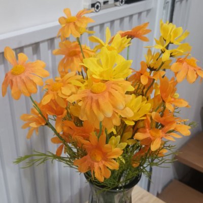 ดอกเดซี่ก้านปลอมดอกไม้ประดิษฐ์ 10 กิ่งต่อช่อ โทนสองสี แจกันแก้วทรงสูง Artificial daisy flowers