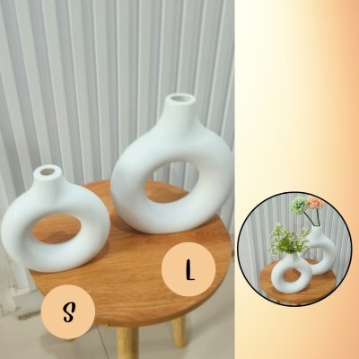 แจกันพลาสติกสีขาวมินิมอลสำหรับดอกไม้ปลอมประดิษฐ์ White minimalist plastic vase