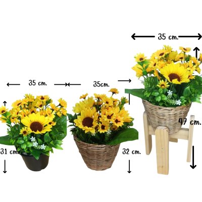 ดอกทานตะวันปลอมดอกไม้ประดิษฐ์สีเหลืองในตะกร้าหวาย Artificial yellow sunflower in a wicker basket.