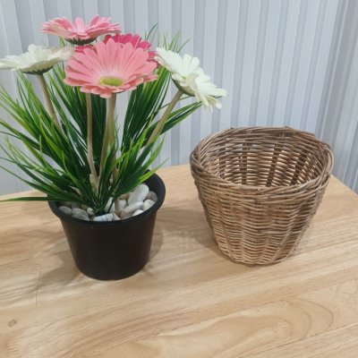 ดอกเยอบีร่าปลอมในตะกร้าสานหวายเทียม (พลาสติก)ขาไม้ Artificial gerbera(copy)